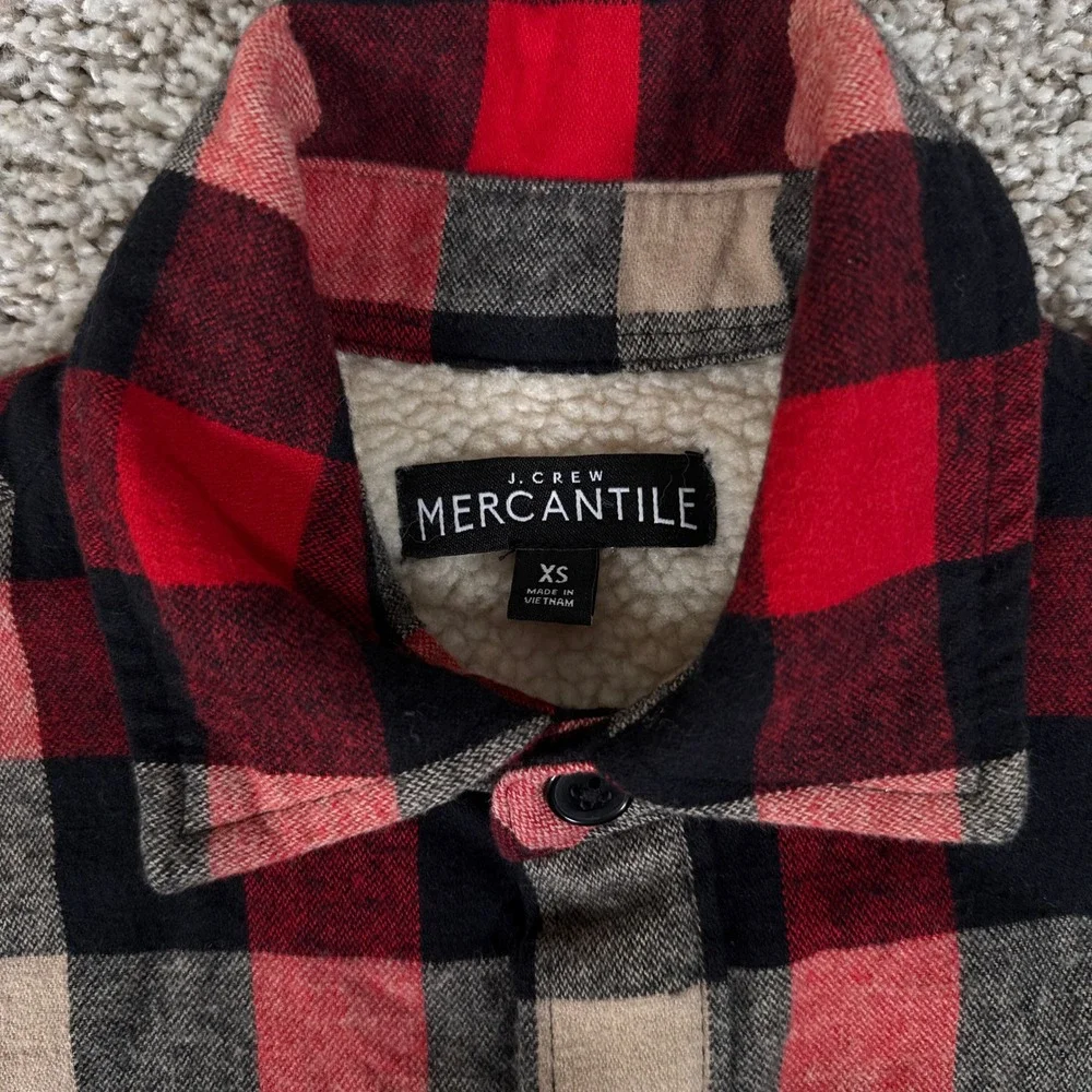 J Crew Shirt Jacket Mens XS Red Black Plaid Flannel Sherpa Lined Button Up G7023